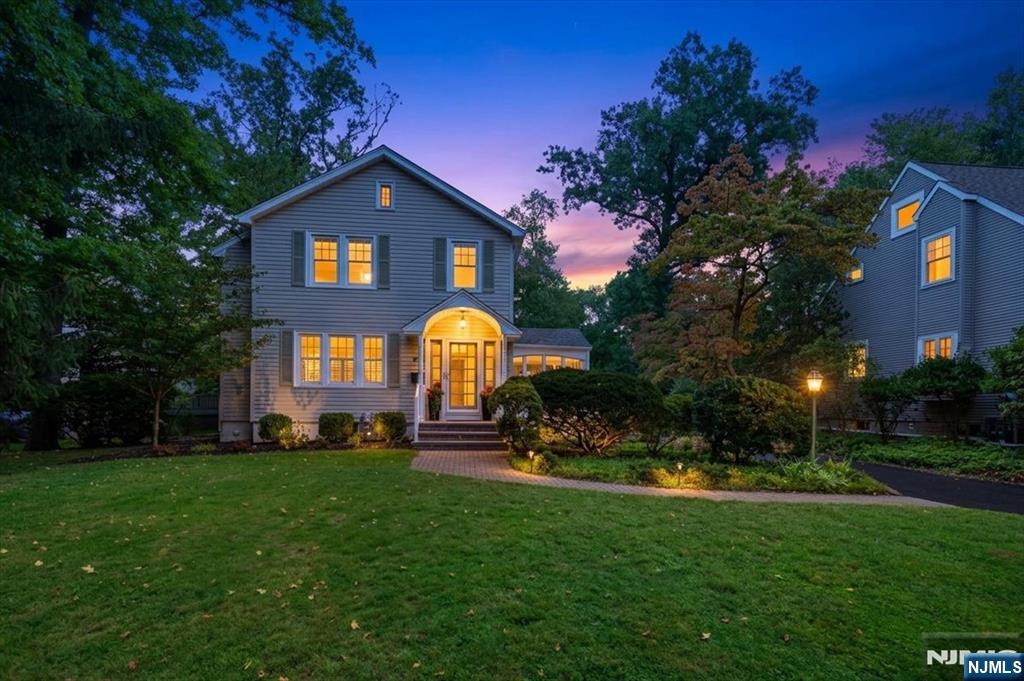 734 Greentree Lane