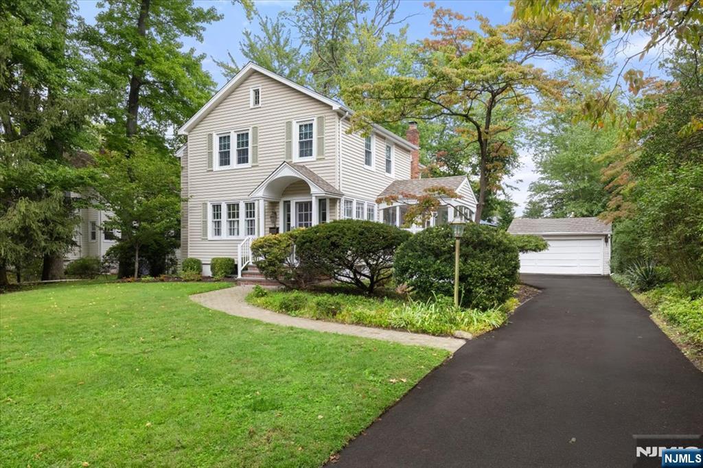 734 Greentree Lane