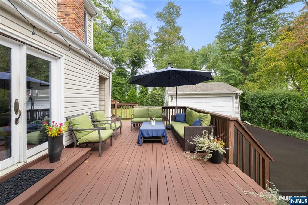 734 Greentree Lane
