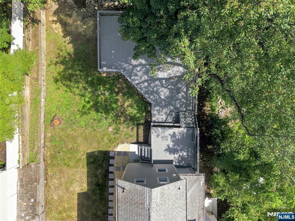 33 Mohawk Avenue