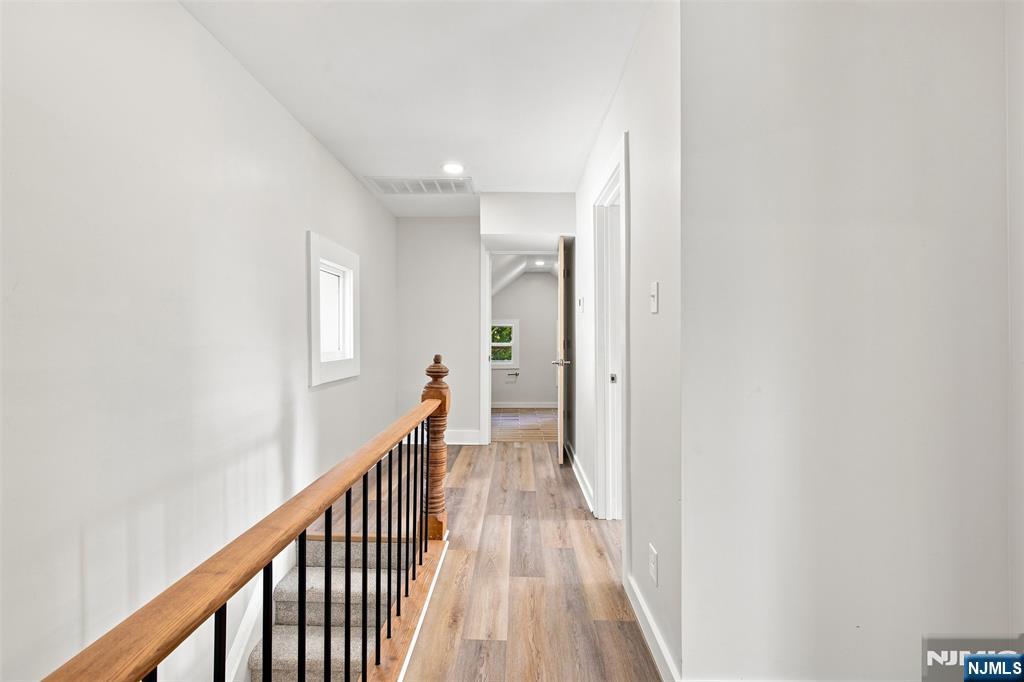 33 Mohawk Avenue