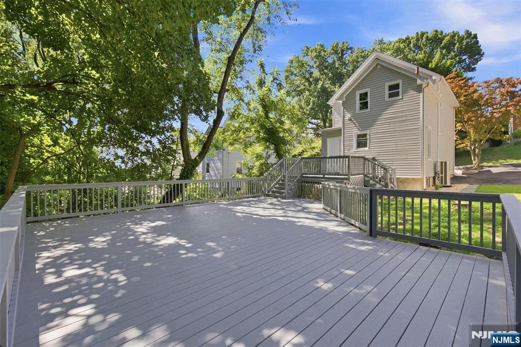 33 Mohawk Avenue