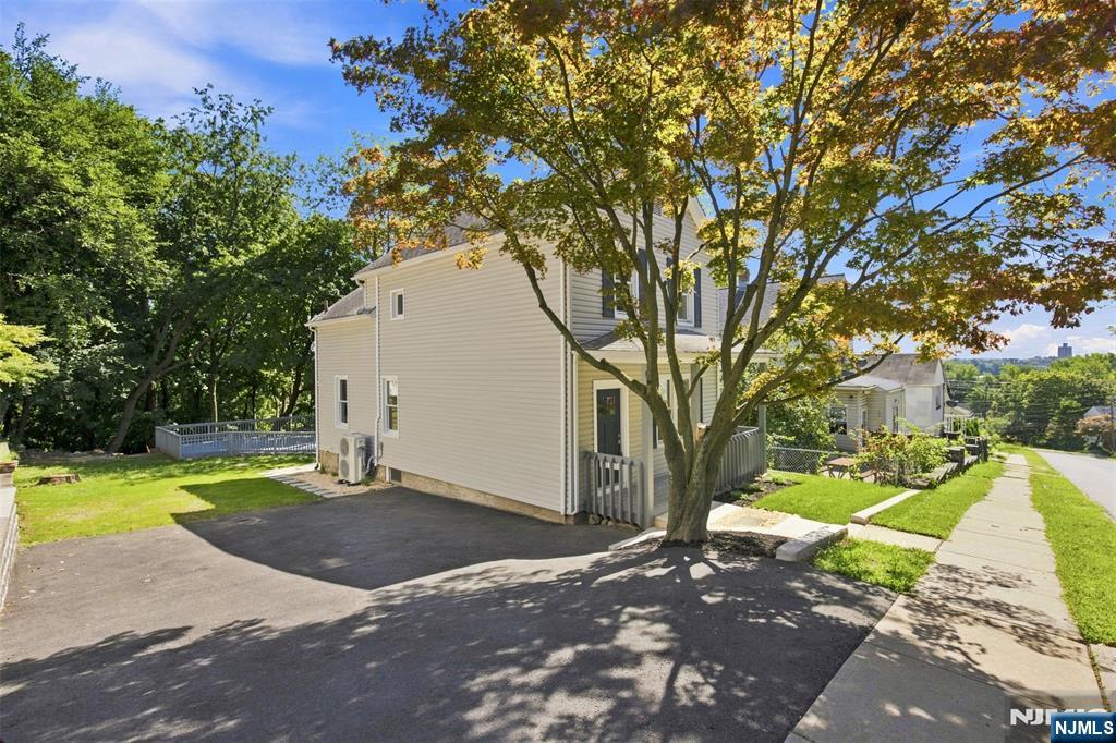 33 Mohawk Avenue