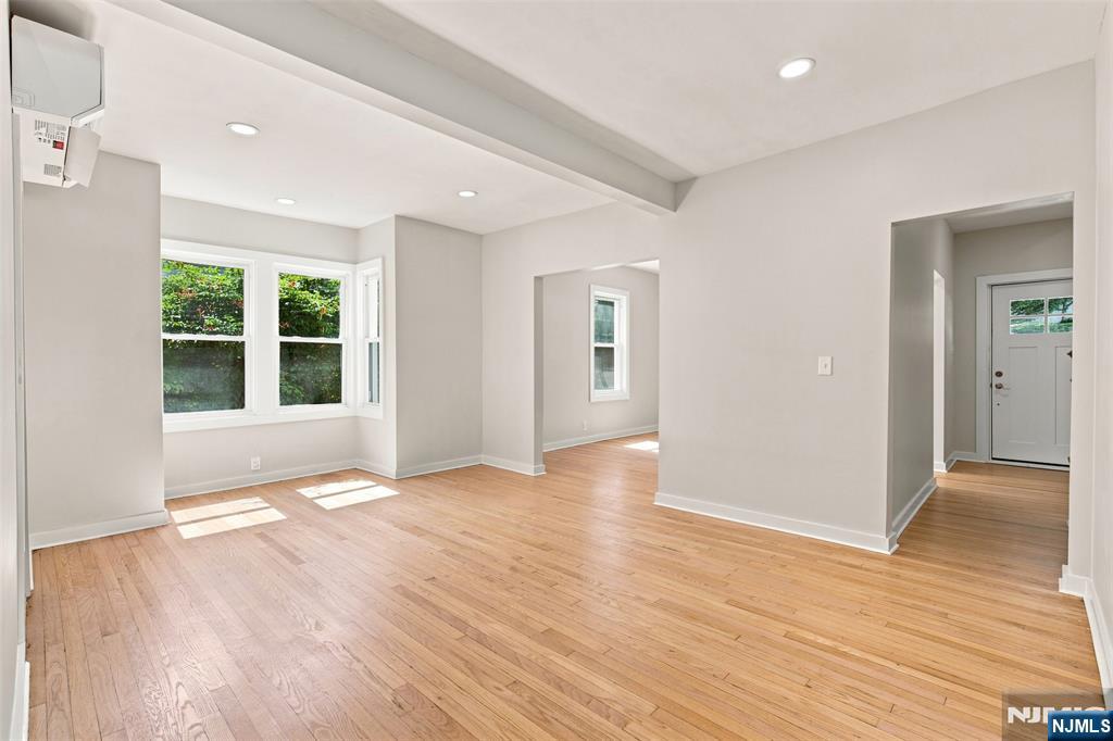 33 Mohawk Avenue