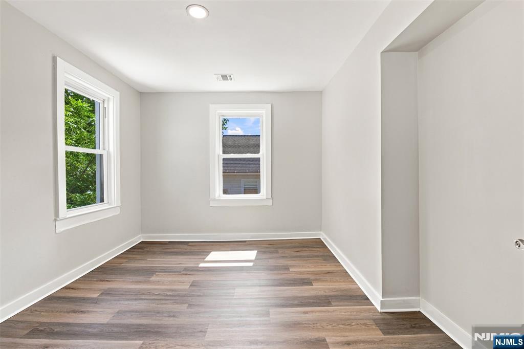 33 Mohawk Avenue