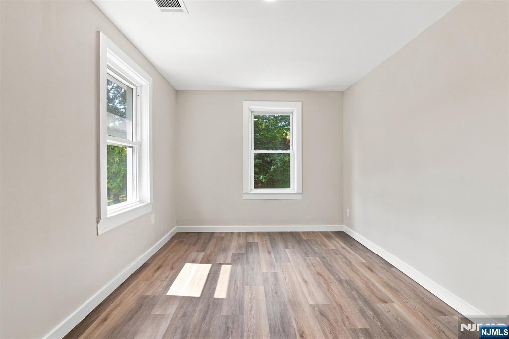 33 Mohawk Avenue