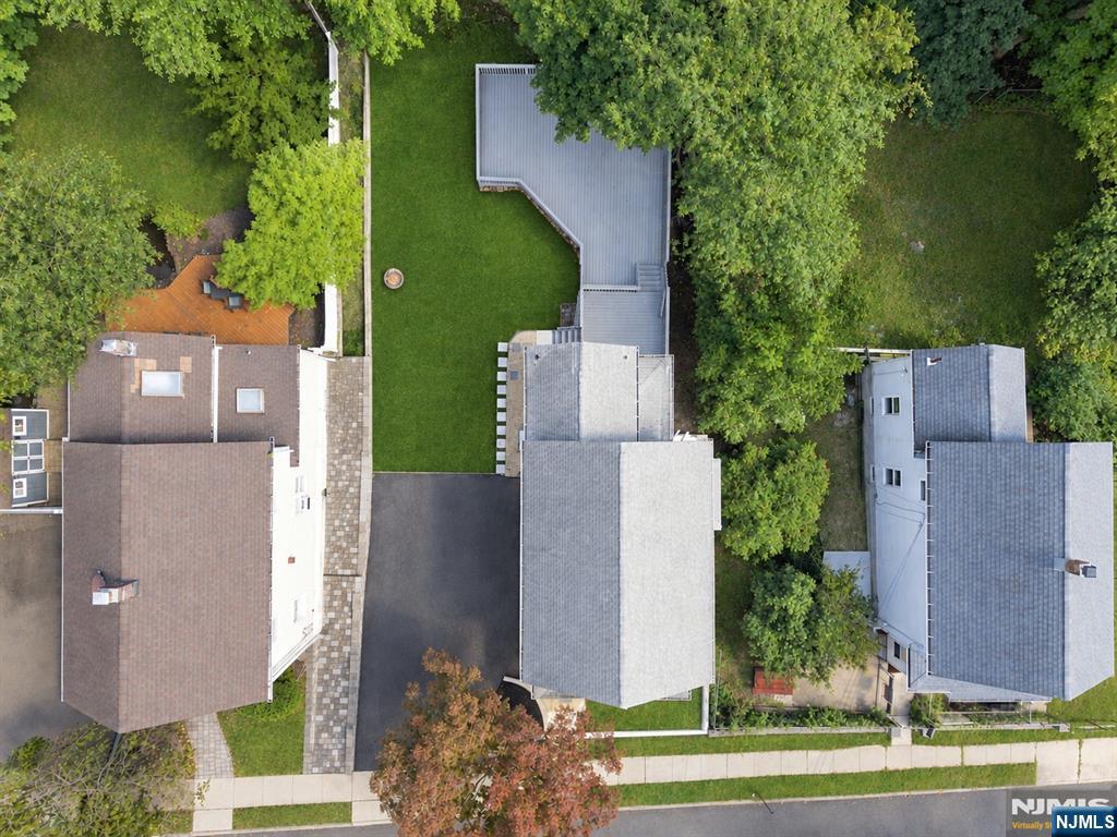 33 Mohawk Avenue