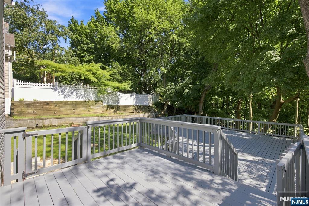 33 Mohawk Avenue
