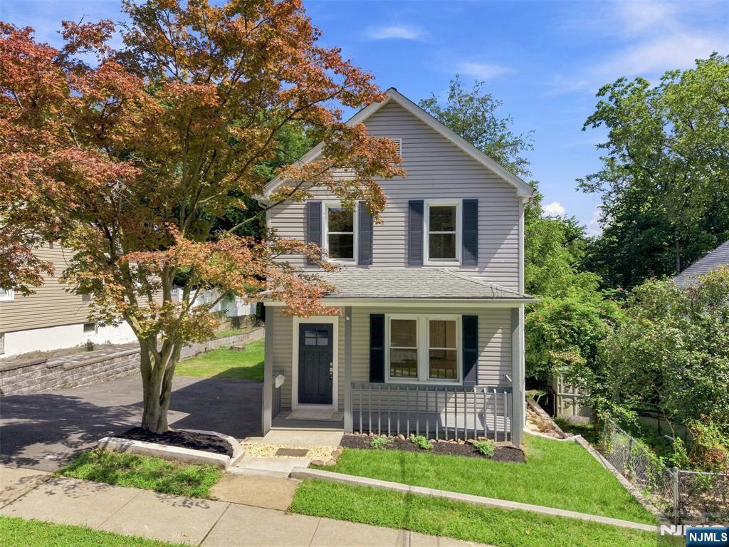 33 Mohawk Avenue