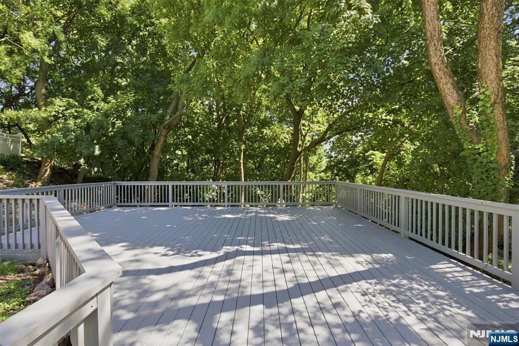 33 Mohawk Avenue