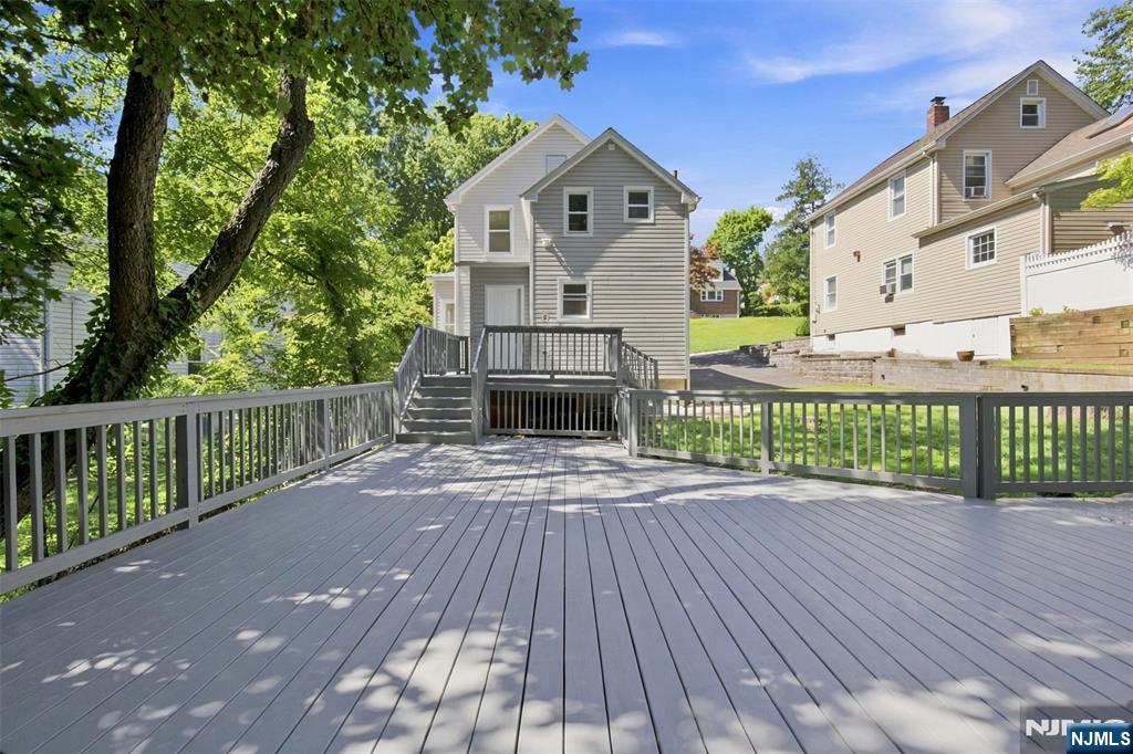 33 Mohawk Avenue