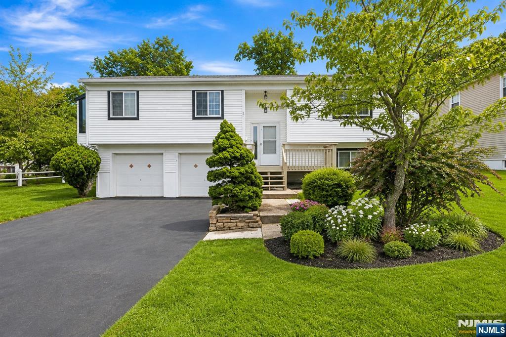 17 Lunn Avenue