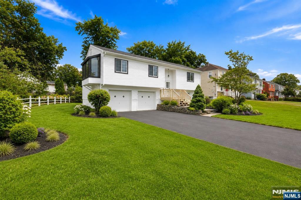 17 Lunn Avenue