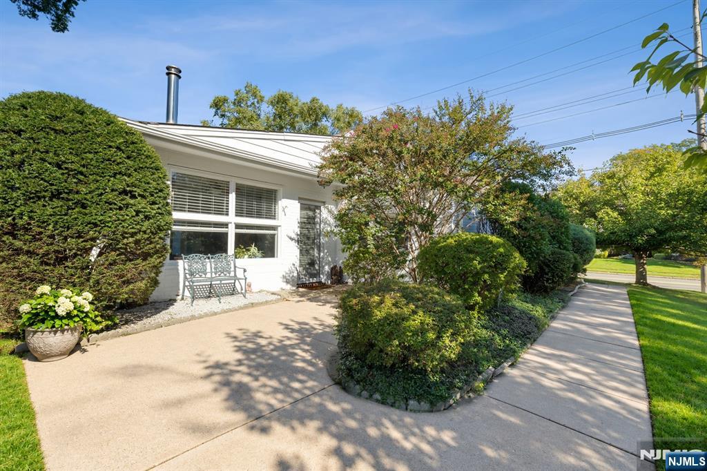 813 Ridgewood Avenue