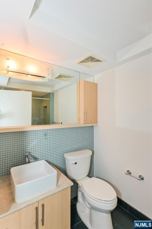 310 Cliff Lane C002D