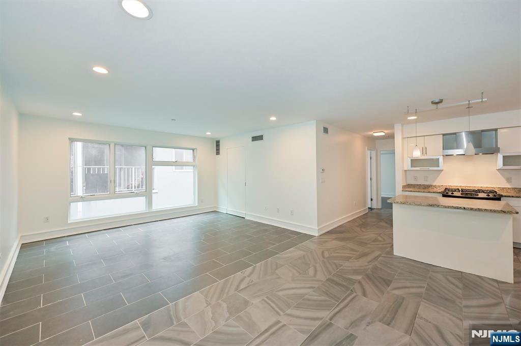 310 Cliff Lane C002D