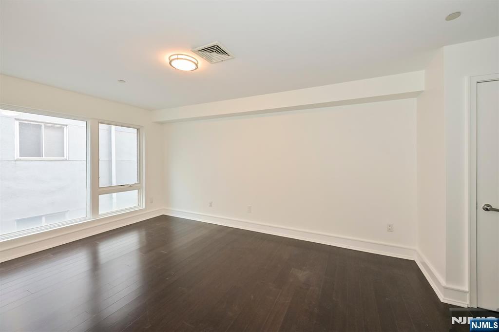 310 Cliff Lane C002D