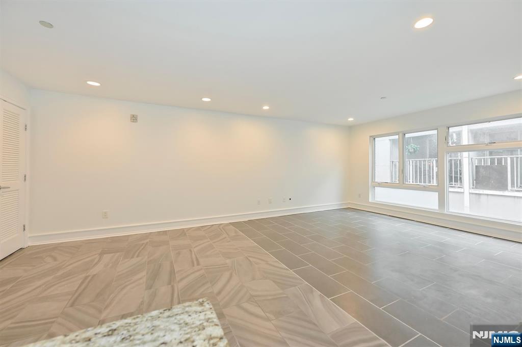 310 Cliff Lane C002D