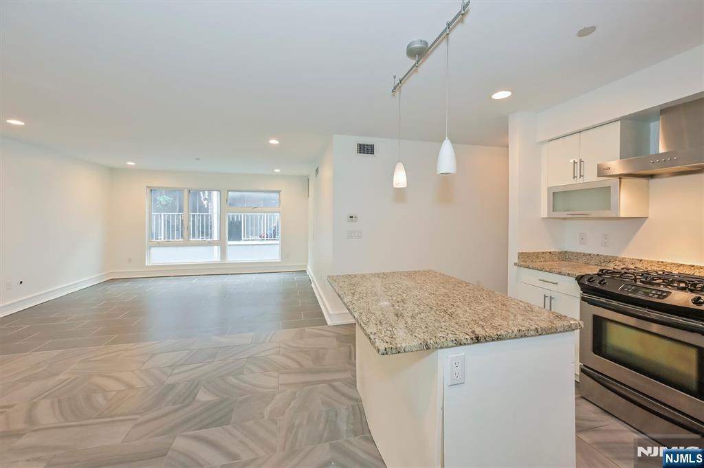 310 Cliff Lane C002D