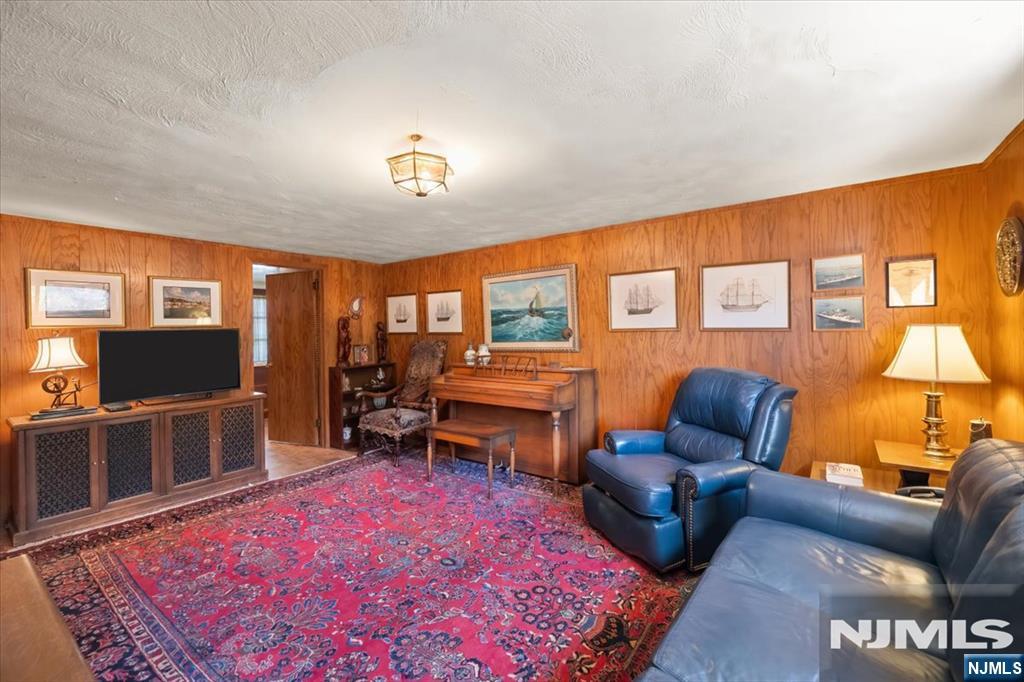 814 Schaefer Avenue