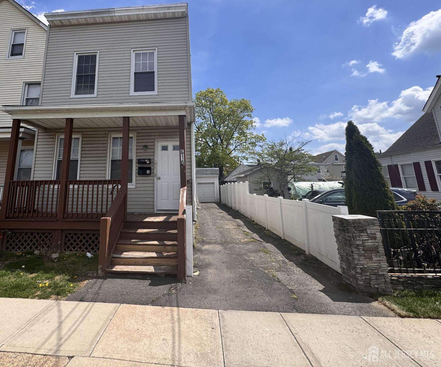 610 Cortlandt Street
