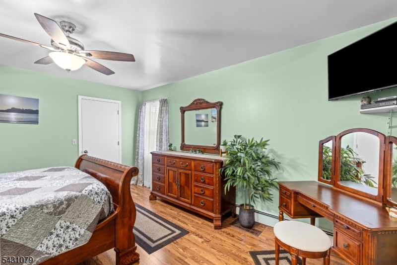 1591 W Princeton Ave