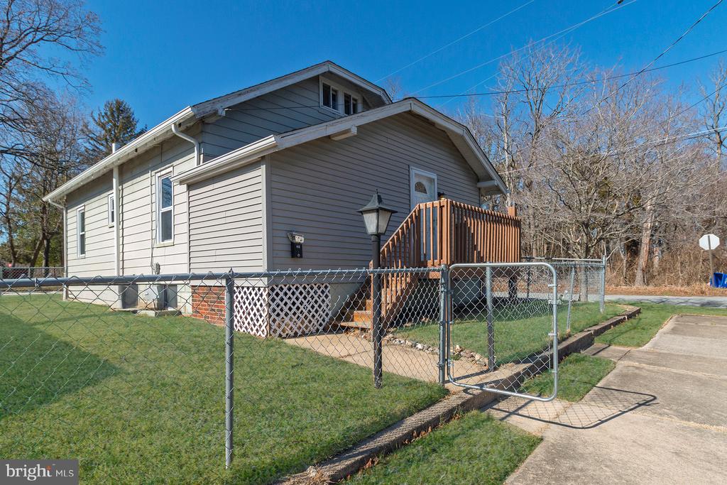 22 N LAUREL STREET