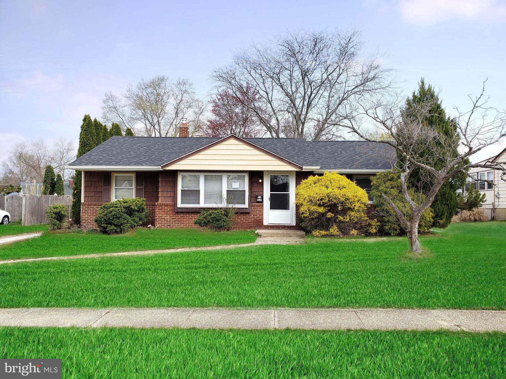 818 WILLOW WAY