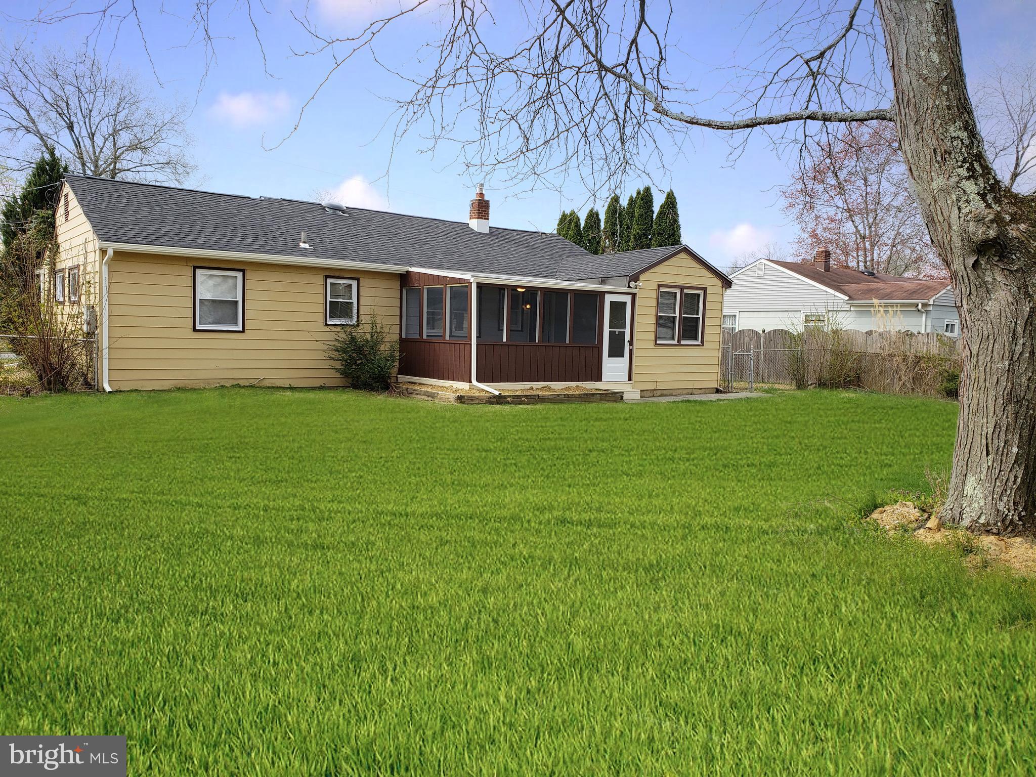 818 WILLOW WAY