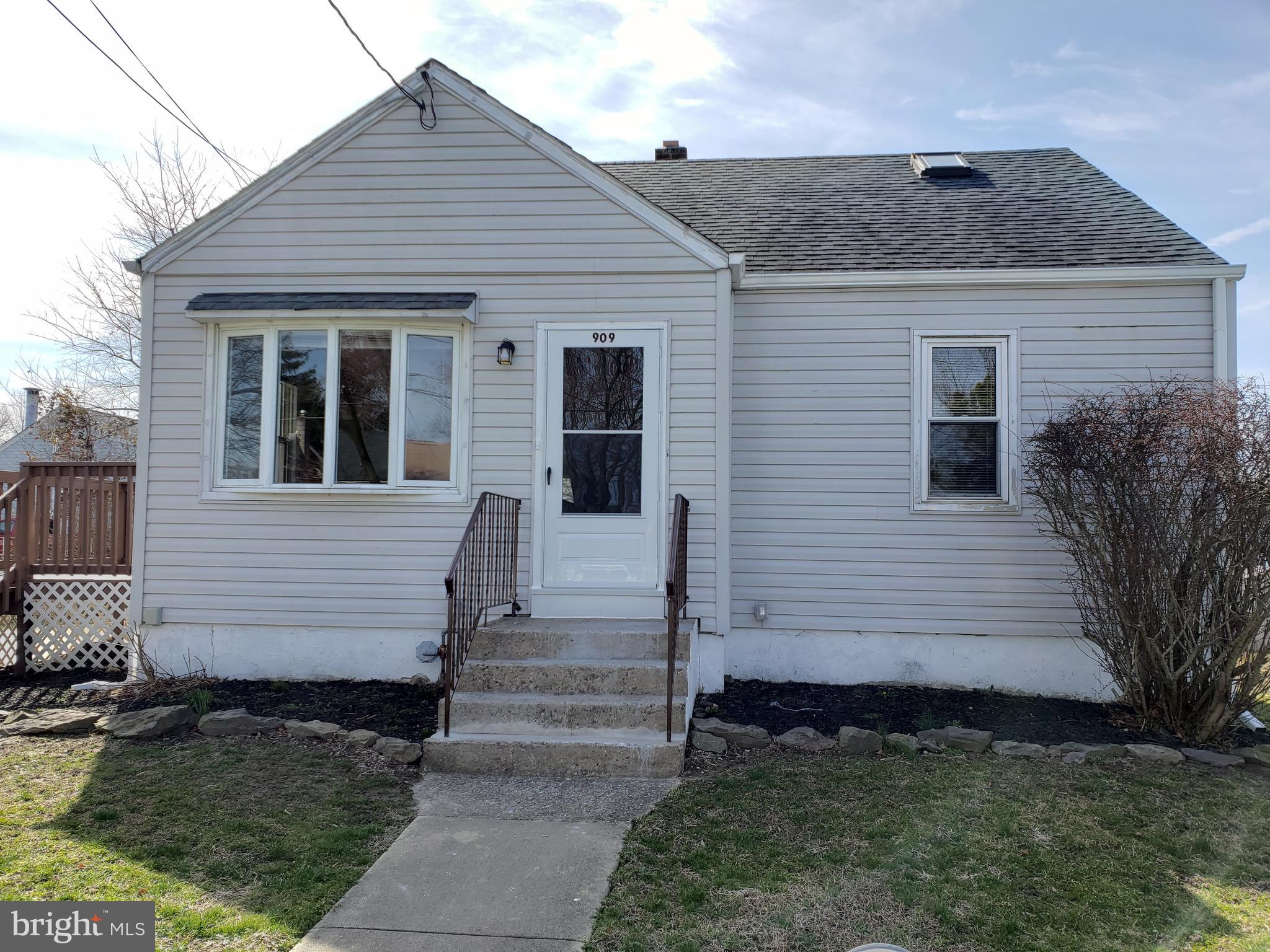 909 CENTRAL AVENUE