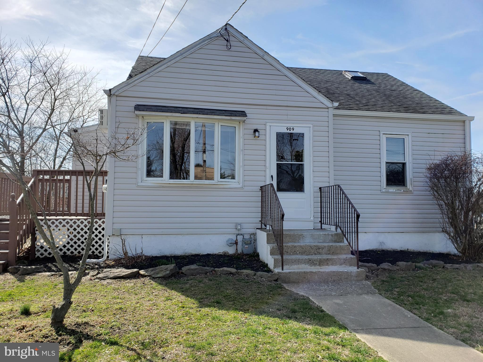909 CENTRAL AVENUE