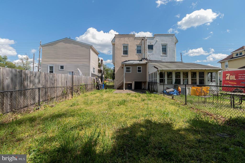 8221 RIVER ROAD