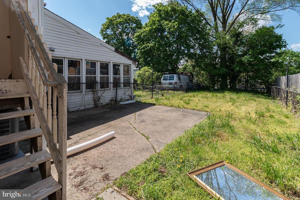 8221 RIVER ROAD