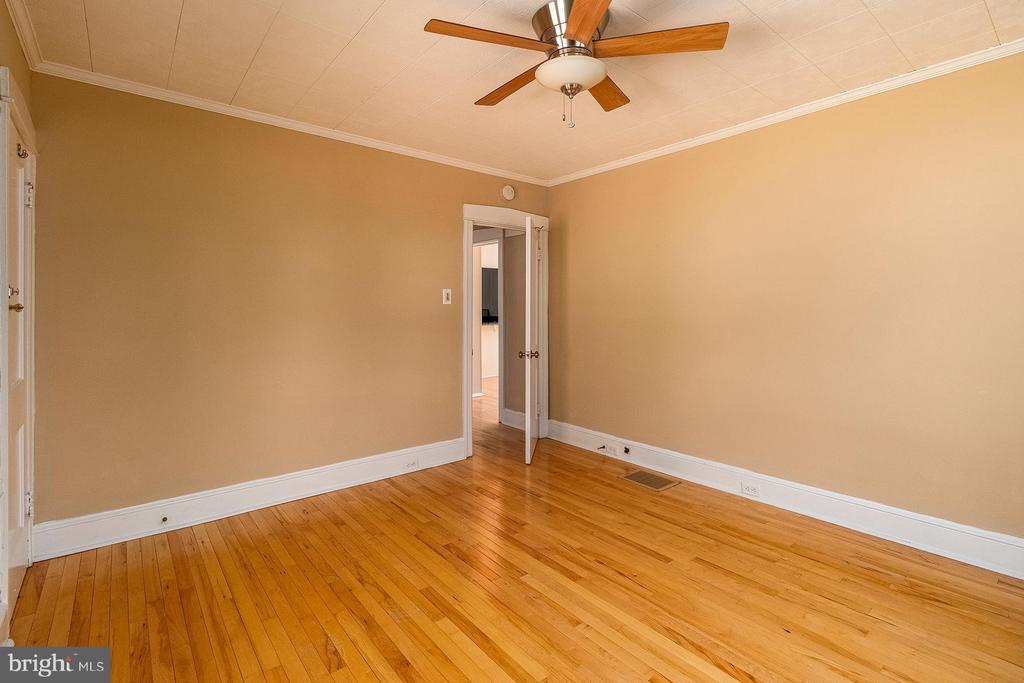 14 W COULTER AVENUE