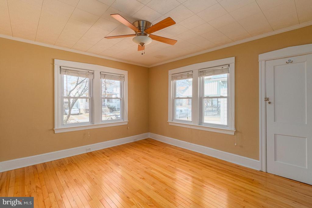 14 W COULTER AVENUE