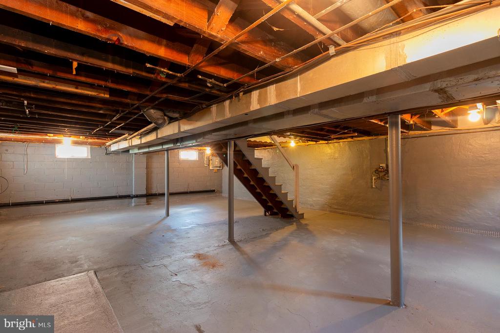 1009 MELROSE AVENUE