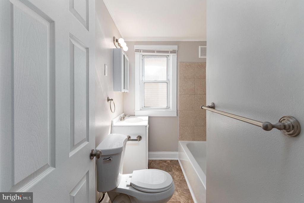 2557 WHITEHORSE MERCERVILLE