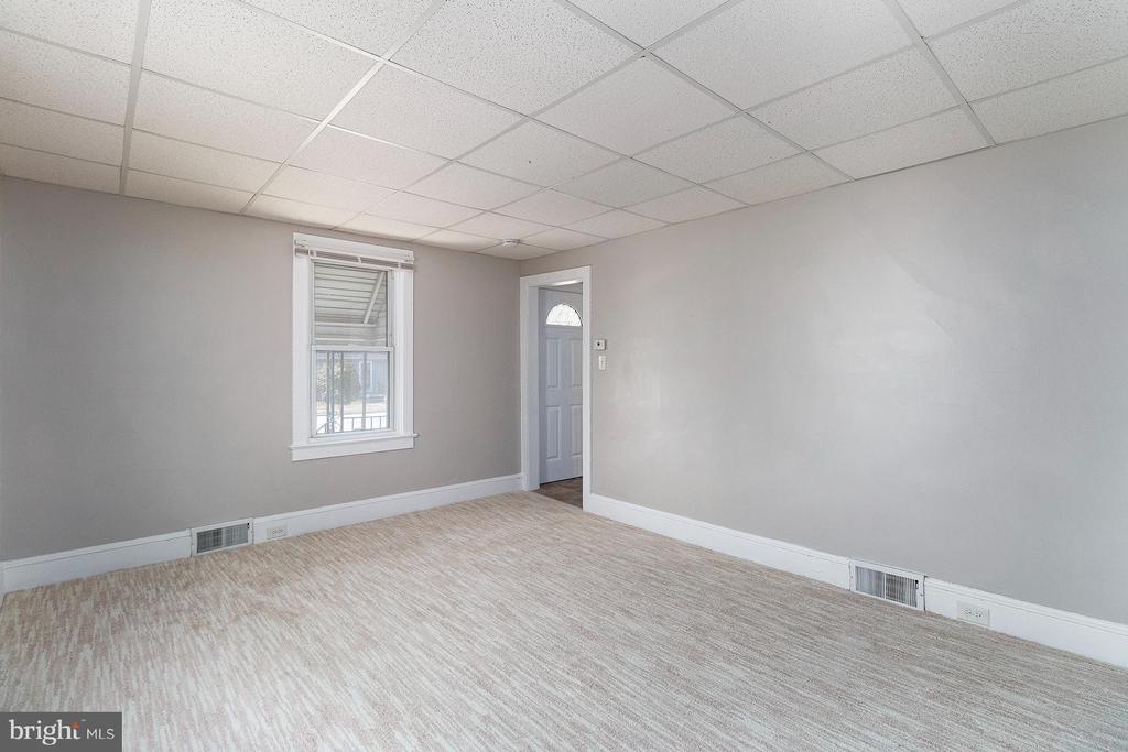 2557 WHITEHORSE MERCERVILLE