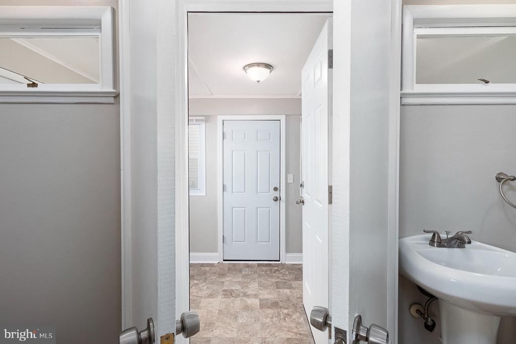 2557 WHITEHORSE MERCERVILLE