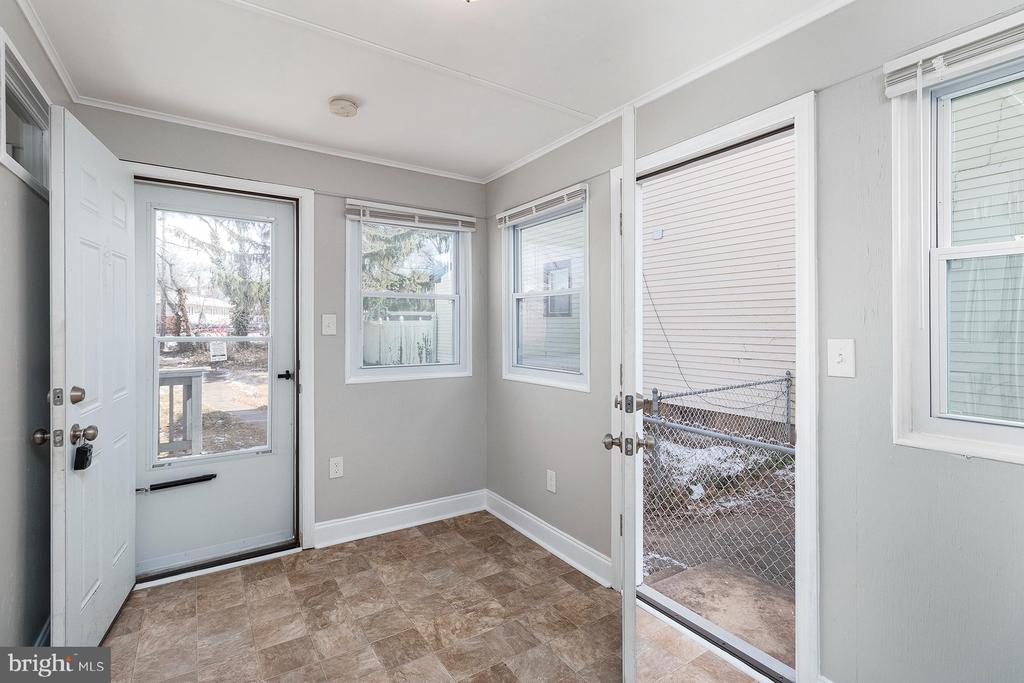 2557 WHITEHORSE MERCERVILLE
