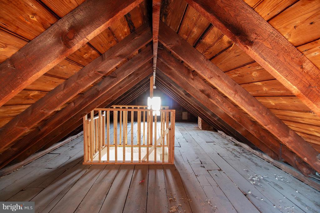 2557 WHITEHORSE MERCERVILLE