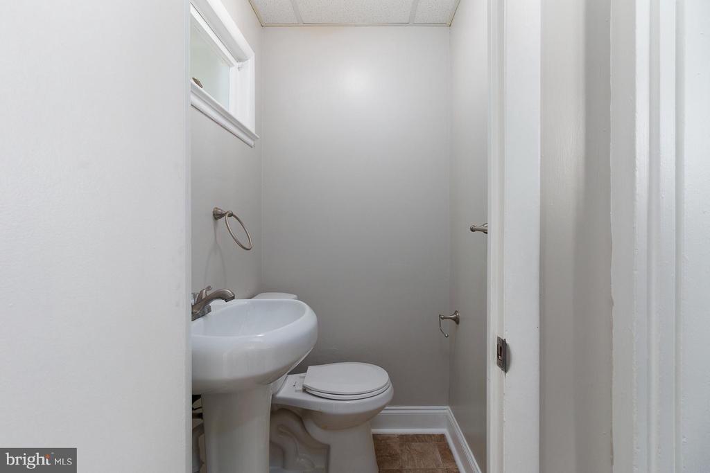 2557 WHITEHORSE MERCERVILLE