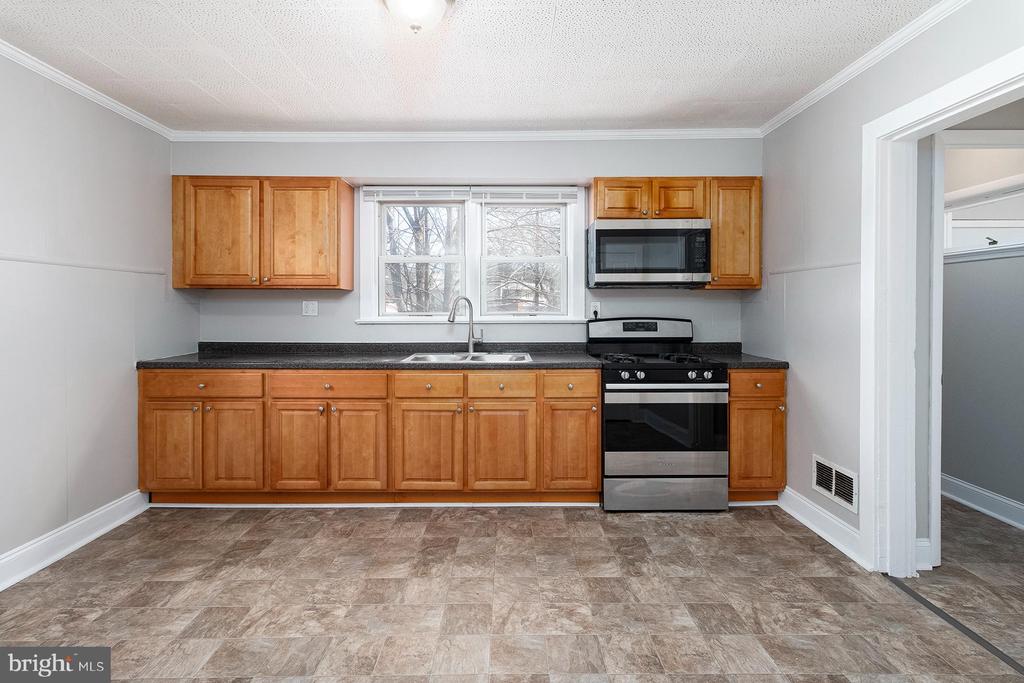 2557 WHITEHORSE MERCERVILLE