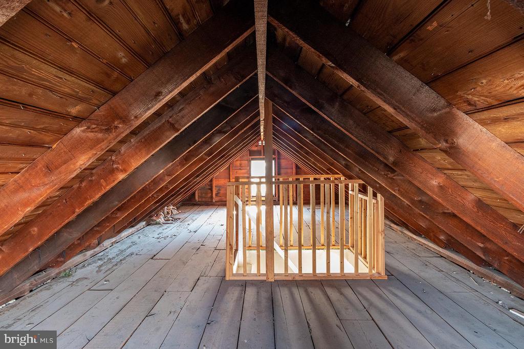 2557 WHITEHORSE MERCERVILLE
