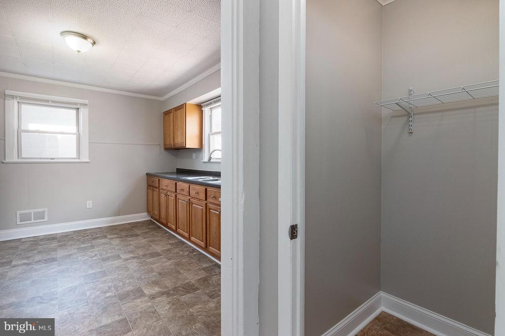 2557 WHITEHORSE MERCERVILLE