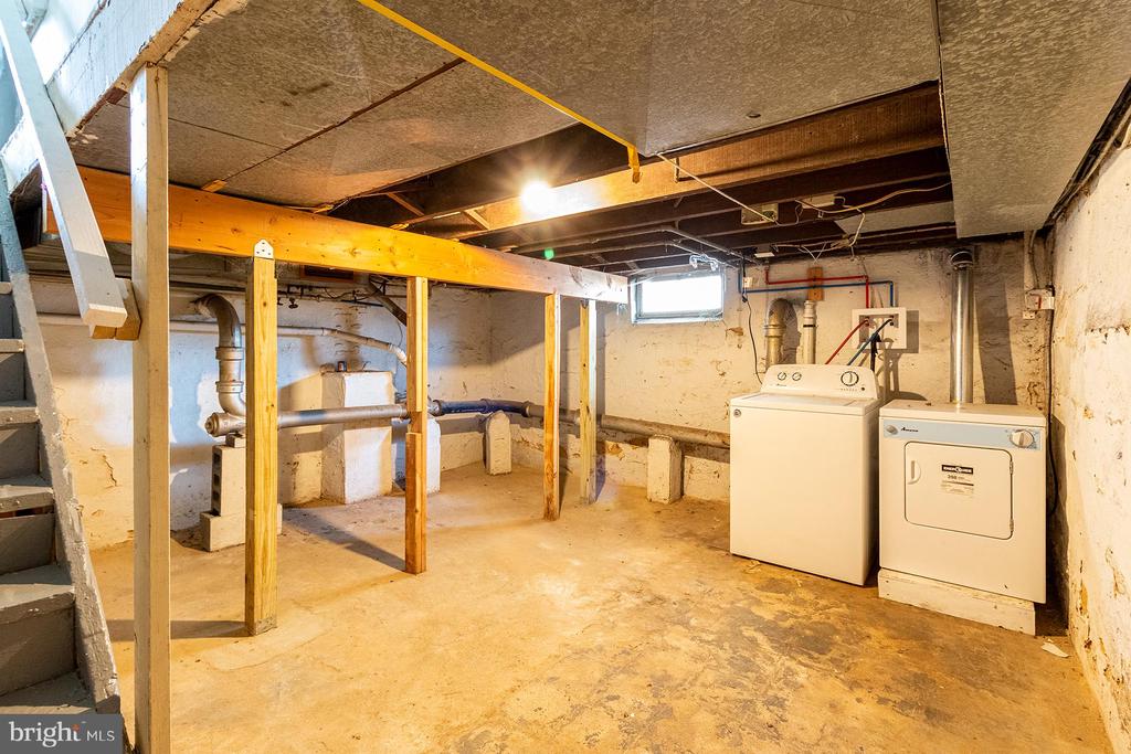 2557 WHITEHORSE MERCERVILLE