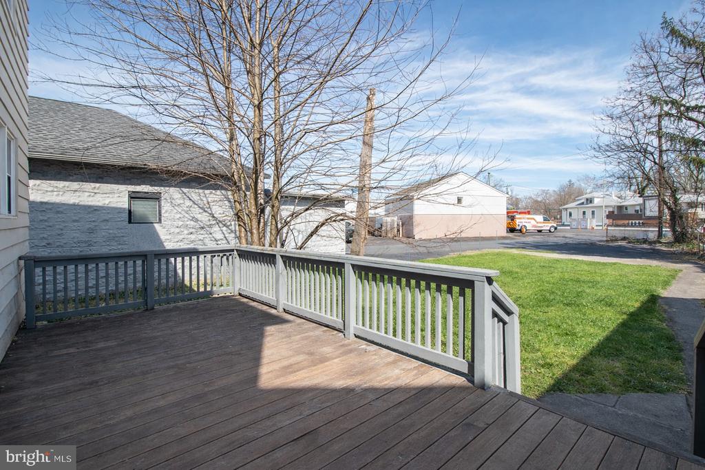 2557 WHITEHORSE MERCERVILLE