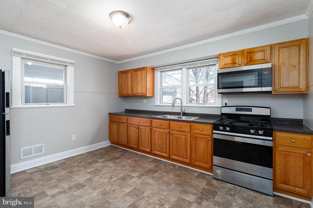 2557 WHITEHORSE MERCERVILLE