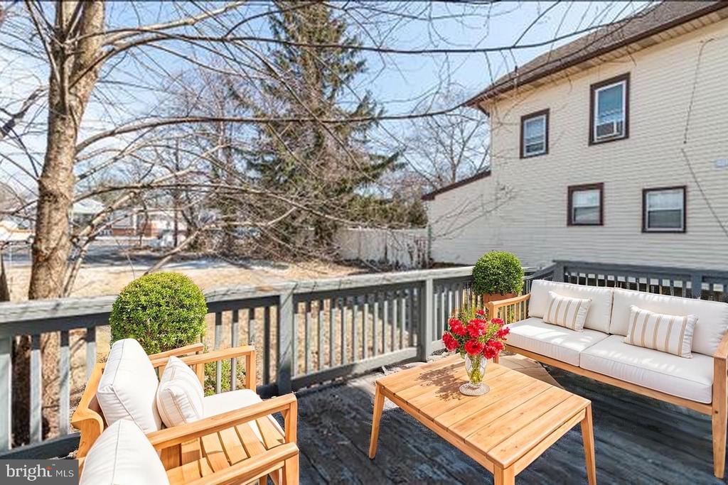 2557 WHITEHORSE MERCERVILLE