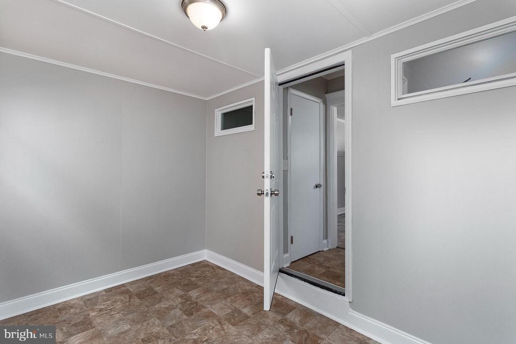 2557 WHITEHORSE MERCERVILLE